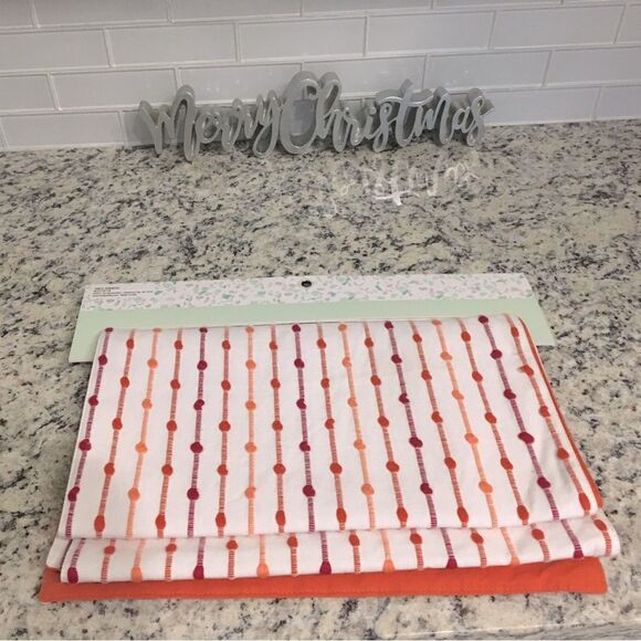 Table runner NWT - Picture 1 of 1